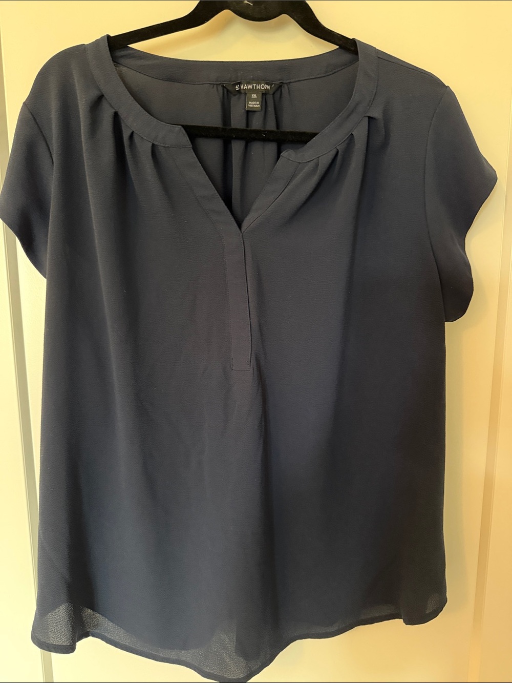 41 Hawthorn Navy Short-Sleeve V-Notch Blouse